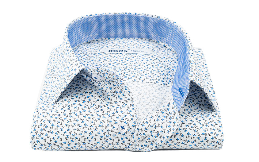 Chemise bleue à imprimé...
