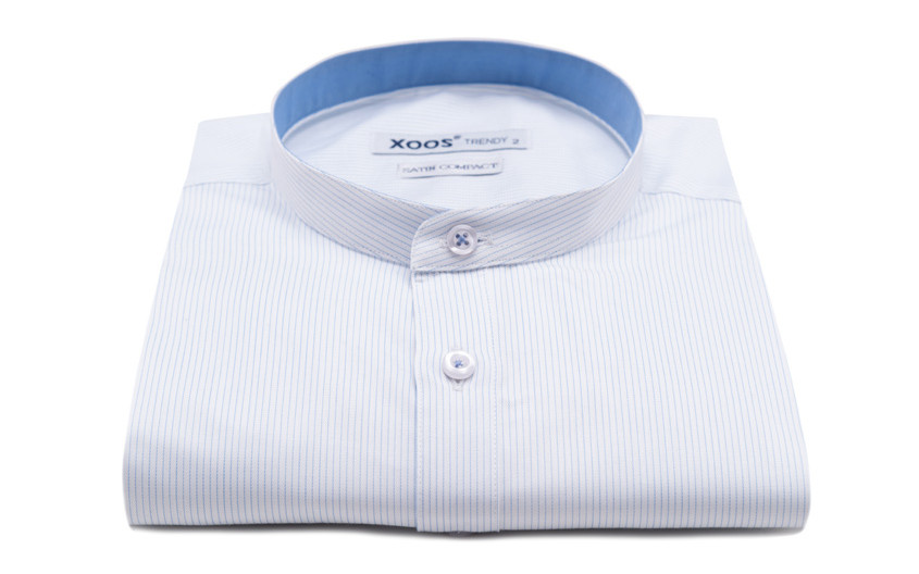 Chemise à fines rayures...