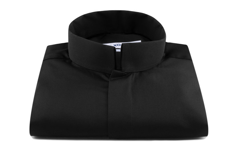 Chemise noire col officier...