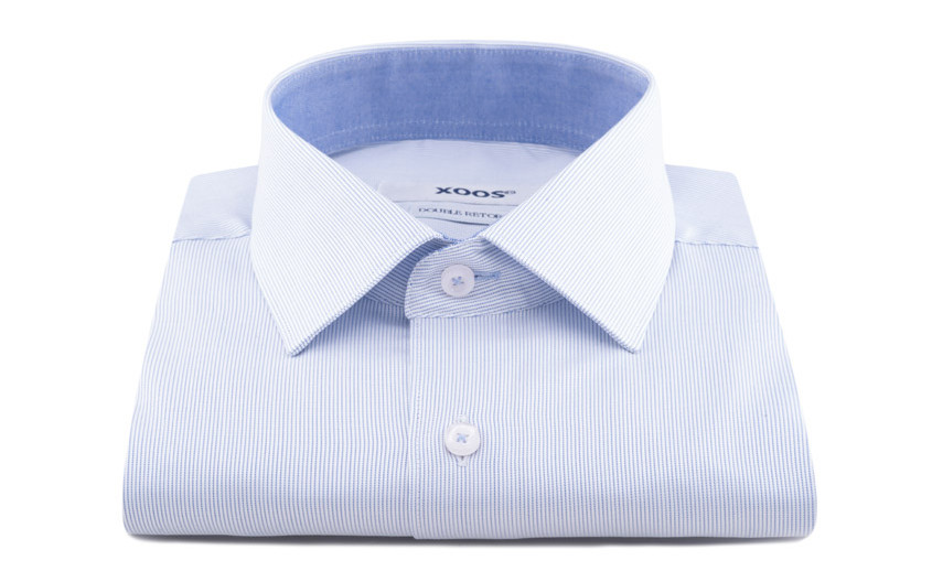 Chemise bleue en coton...