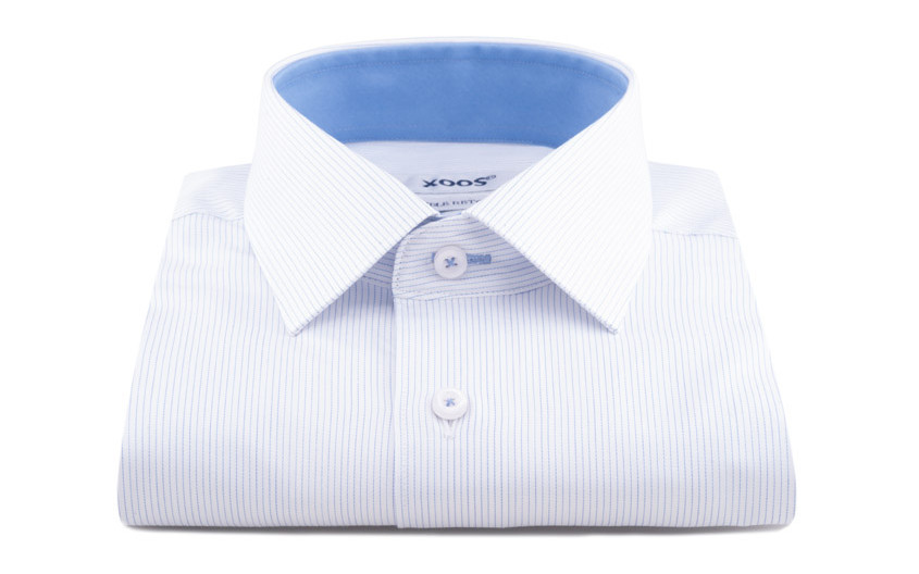 Chemise bleue à fines...