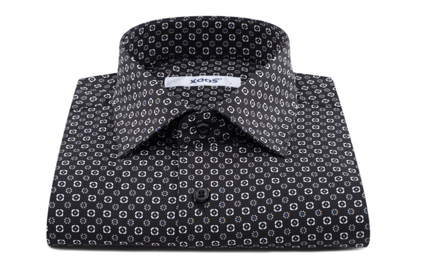 Chemise noire à motif imprimé