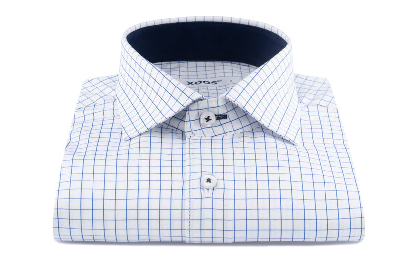 Chemise à fins carreaux...